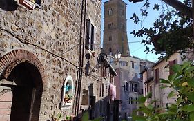 Radici Etrusche Sutri